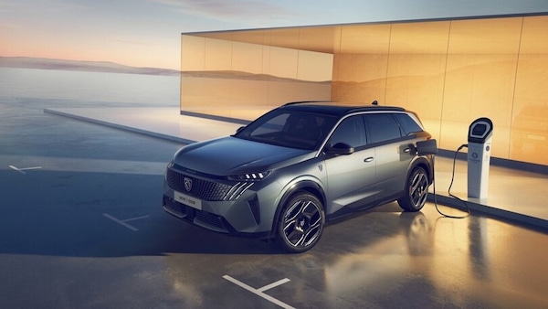 Nuova Peugeot 5008, tris di alternative: elettrica, PHEV e mild hybrid