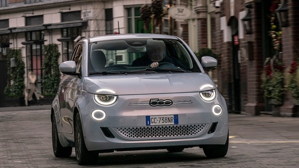 Fiat 500, a Mirafiori possibile la mild hybrid accanto all'elettrica