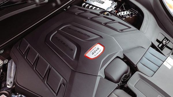 Porsche, viva il motore  V8 ma dovrà essere "silenziato"