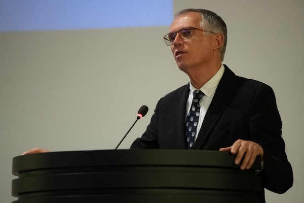 Tavares: "Stellantis via dall'Italia? Fake news"