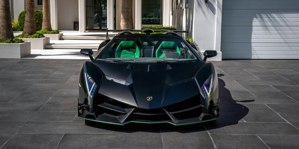 Una Lamborghini Veneno Roadster è in vendita a quasi 9 milioni