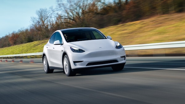 Tesla Model Y, arriva quella con più autonomia