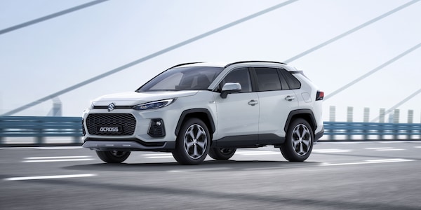 Suzuki Across plug-in, il Suv alla spina offre di più ma costa uguale