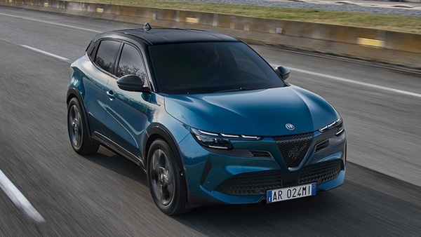 Alfa Romeo Junior, ordini aperti su Speciale ibrida ed elettrica: i prezzi