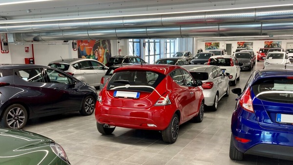 Il prezzo delle auto usate è calato a inizio 2024