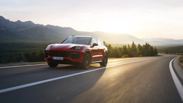 Porsche Cayenne GTS 2024, l'altro volto del V8