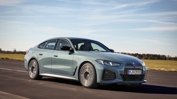 BMW i4, restyling in compagnia di Serie 4 Gran Coupé: ecco cosa cambia