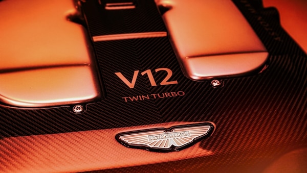 Aston Martin svela il nuovo V12 twin turbo della Vanquish 2024