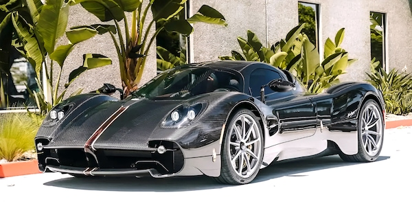Pagani Utopia, la prima consegnata in USA è full carbon