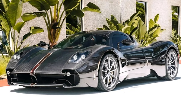 Pagani Utopia, la prima consegnata in USA è full carbon