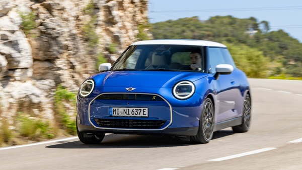 Mini Cooper SE elettrica, su strada diverte anche in versione alla spina