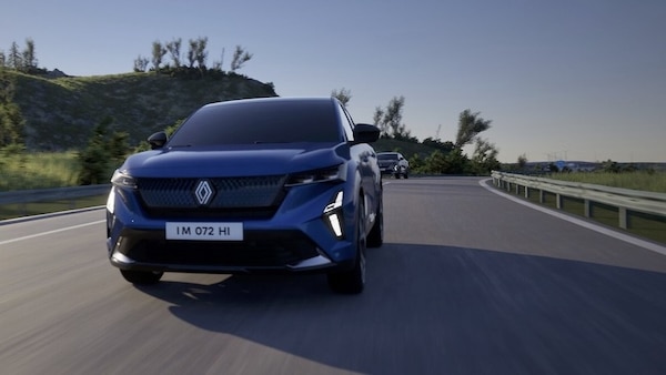 Renault Rafale, arriva l'ibrida plug-In: 300 e 100 i numeri che contano