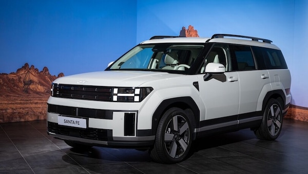 Nuova Hyundai Santa Fe full hybrid arriva in Italia: i prezzi