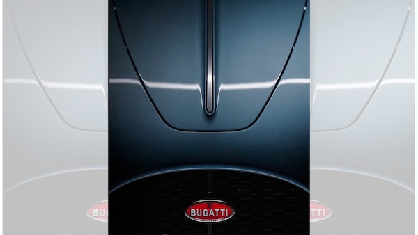 Nuova Bugatti V16 ibrida, presentazione a un passo
