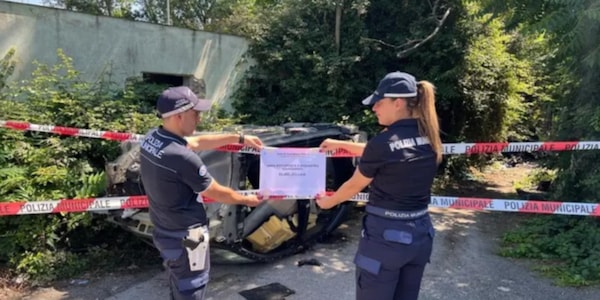 Clamoroso a Napoli: scoperto un cimitero di auto rubate