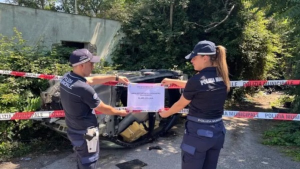 Clamoroso a Napoli: scoperto un cimitero di auto rubate