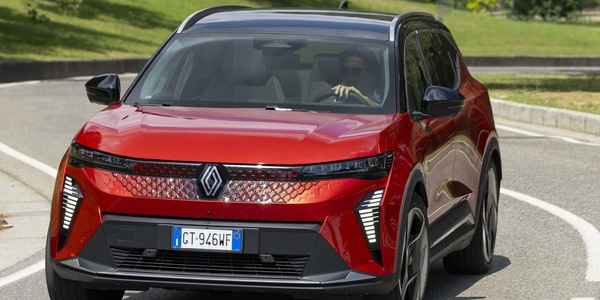 Su Auto in edicola: Renault Scenic, dietro le quinte dell'Auto dell'Anno