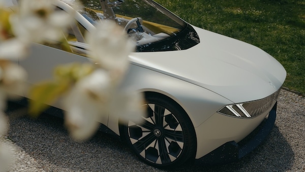 BMW, luce verde alla Serie 1 elettrica: sarà i1