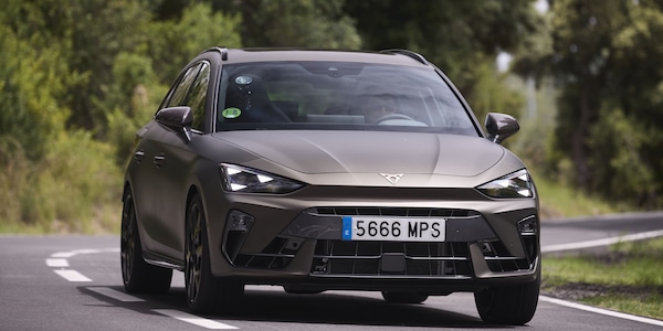 Nuova Cupra Leon, primo contatto con la potenza da record