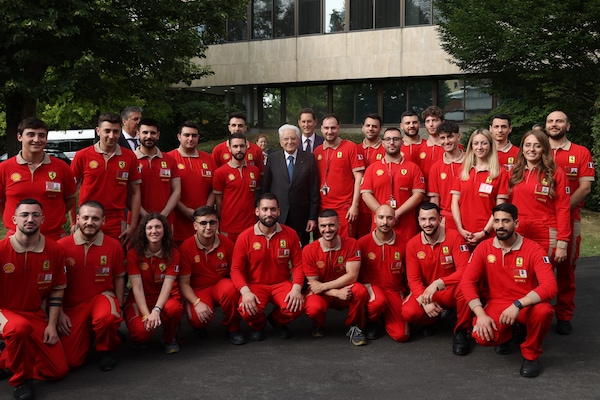 Mattarella applaudito come una rockstar alla Ferrari