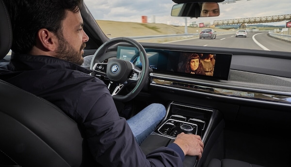 BMW, Serie  7 ha l'ADAS del Livello 2 senza mani sul volante