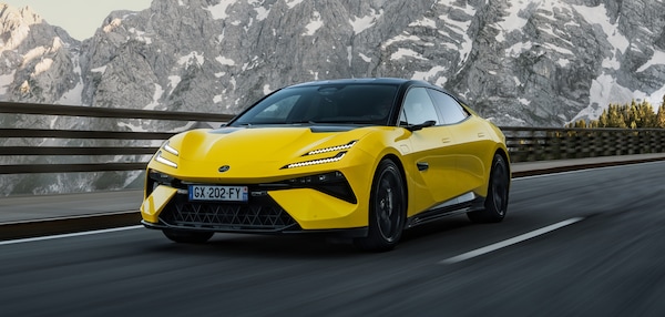 Lotus Emeya: come è fatto e come va il missile elettrico inglese