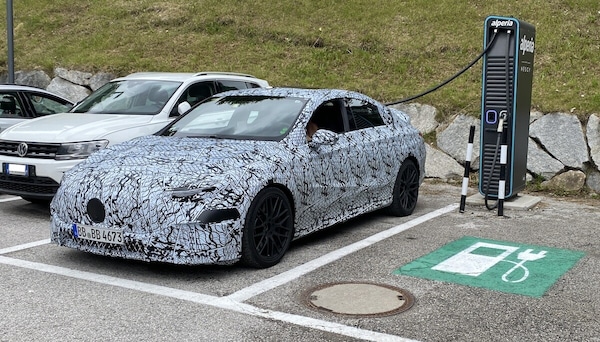 Mercedes CLA elettrica, i muletti vestono sportivo: ecco cosa sappiamo