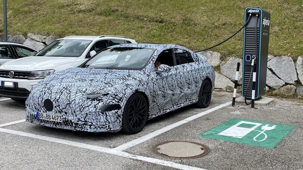 Mercedes CLA elettrica, i muletti vestono sportivo: ecco cosa sappiamo