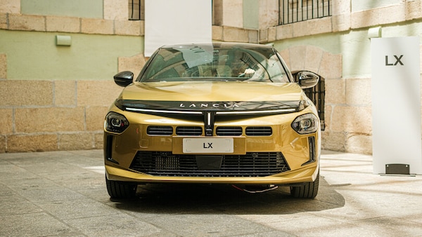 Stellantis accelera sull'ibrido: 36 modelli entro il 2026