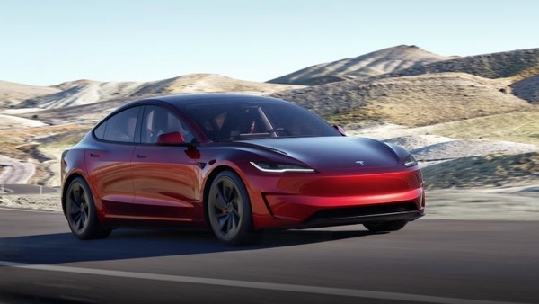 Tesla vuole inserire il parental control per i neopatentati