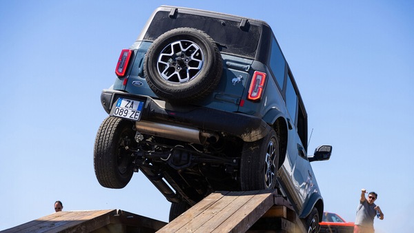 Ford Surf Expo 2024, test offroad con Bronco e Ranger