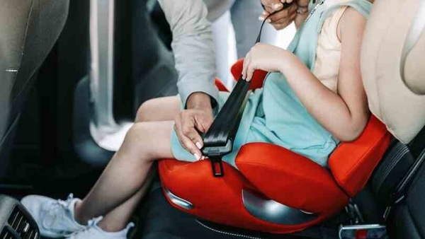 Seggiolini auto, nuove disposizioni per limitare tragici eventi