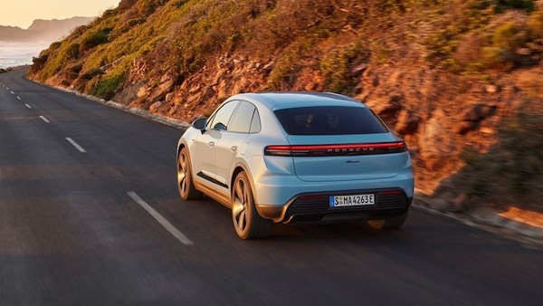 Porsche frena sull'elettrico: serve la domanda, transizione sarà lunga