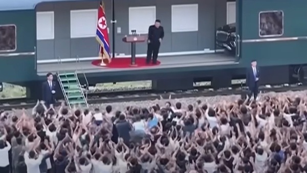 Kim Jong Un ha una nuova auto: spunta una Mercedes misteriosa e costosissima