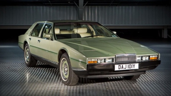 L’incredibile collezione di Aston Martin: oltre 400 e 24 tutte uguali!