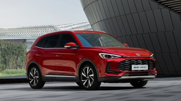 Nuova MG ZS, ibrida col segno più: le caratteristiche