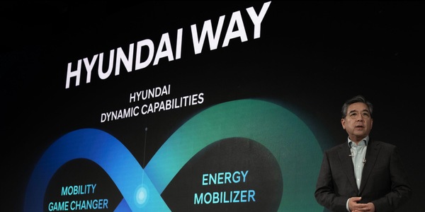 Hyundai raddoppia sull'ibrido e per il momento frena sull'elettrico