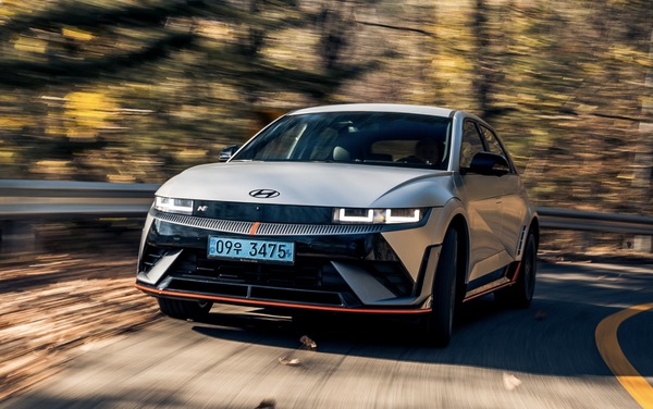 Hyundai Ioniq 5 N, la prova del dragster camuffato