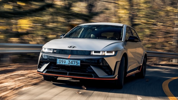 Hyundai Ioniq 5 N, la prova del dragster camuffato