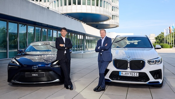 Auto a idrogeno, collaborazione Toyota-BMW: nel 2028 il primo progetto