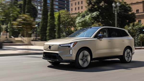 Volvo EX90, il test del Suv super tecnologico