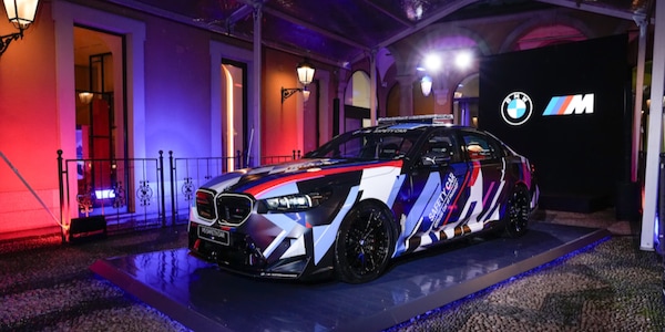 Ibrida e potentissima: la BMW M5 è la nuova MotoGP Safety Car