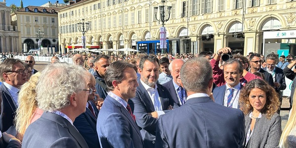 Salone dell'Auto di Torino, Salvini: "Mettere fuorilegge l'endotermico è suicidio"
