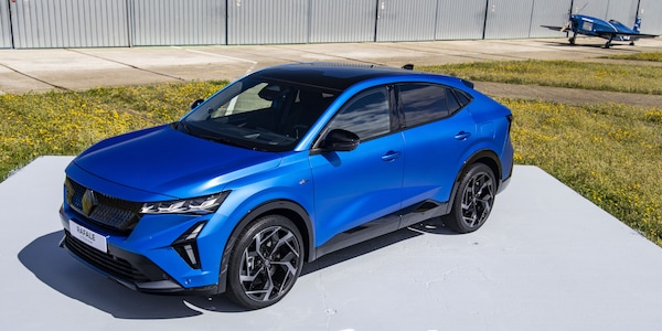 Renault Rafale, arriva l'ammiraglia plug-in 4x4 da 300 cv