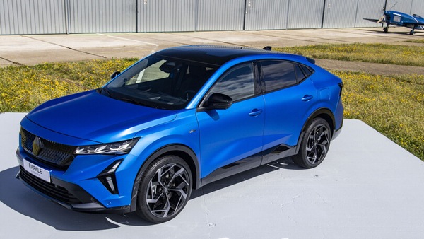 Renault Rafale, arriva l'ammiraglia plug-in 4x4 da 300 cv