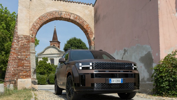 Hyundai Santa Fe: Ammiraglia a “ruote alte”