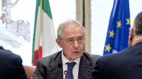 Automotive, il piano del Ministro Urso: "Rivediamo il percorso industriale"