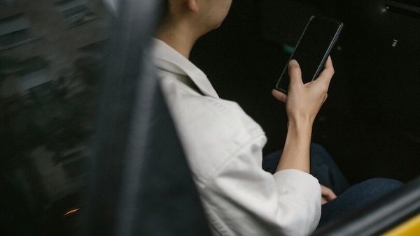 Sicurezza stradale, gli italiani non conoscono bene le regole: cosa dice lo studio