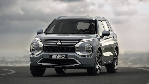 Mitsubishi Outlander Phev, informazioni sul nuovo Suv alla spina