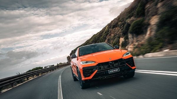 Nuova Lamborghini Urus SE: derapate adrenaliniche a Nardò